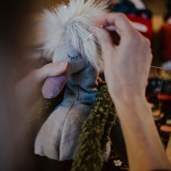 L'OIE CHIFFON® Atelier des métiers d'art, couture du personnage